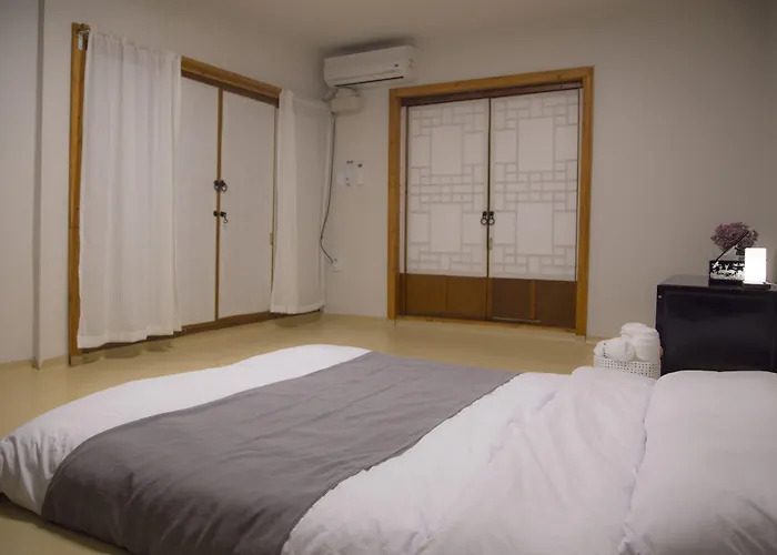 256 Hanok