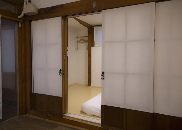 256 Hanok